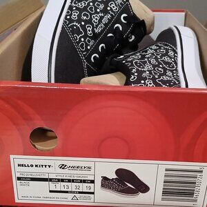 HELLO KITTY HEELYS